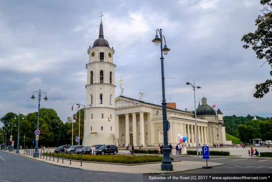 Кафедральная площадь и Кафедральный собор Вильнюса